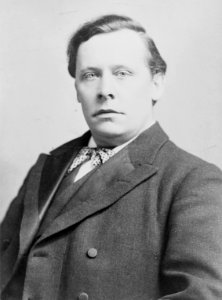 Horatio Bottomley, head-and-shoulders portrait, facing slightly left) - Elliott & Fry, London LCCN99401870 (frameless)
