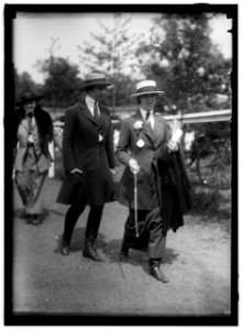 HORSE SHOWS. MISS MILDRED GREBB AND MISS HELEN BUCHANAN LCCN2016866402