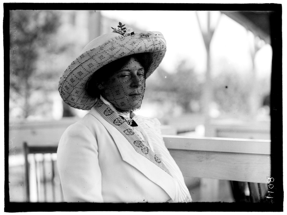 HORSE SHOWS. MRS. J.W. CONVERSE LCCN2016863680