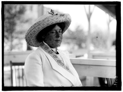HORSE SHOWS. MRS. J.W. CONVERSE LCCN2016863680