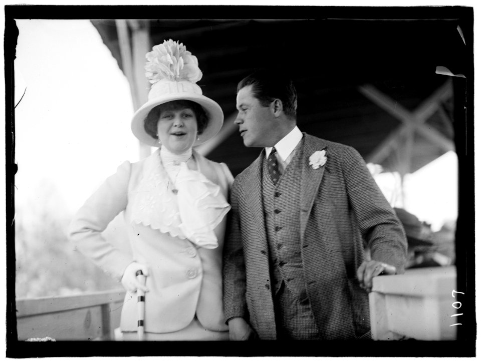 HORSE SHOWS. MRS. WALTER BROOKS AND BRITTON BROWN LCCN2016863679