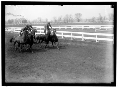 HORSE SHOWS. WILD WEST SHOW ON HORSE SHOW GROUNDS, GIVEN BY SOLDIERS LCCN2016869815