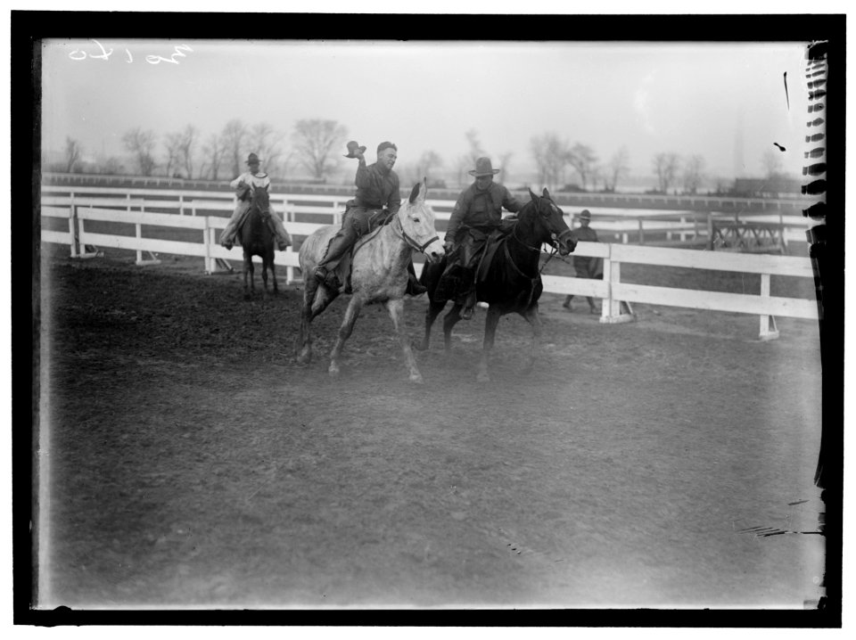 HORSE SHOWS. WILD WEST SHOW ON HORSE SHOW GROUNDS, GIVEN BY SOLDIERS LCCN2016869817