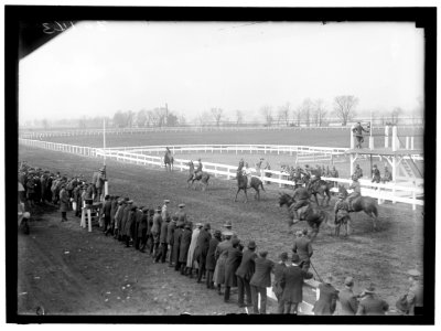 HORSE SHOWS. WILD WEST SHOW ON HORSE SHOW GROUNDS, GIVEN BY SOLDIERS LCCN2016869819
