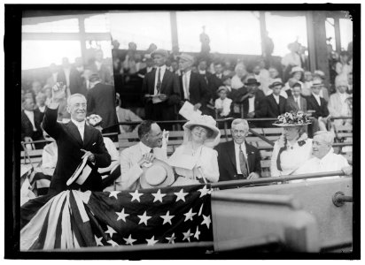 HORSE SHOWS. WILSON; UNIDENTIFIED; MR. AND MRS. JOHN W. DAVIS; SEC. AND MRS. LANSING LCCN2016866394