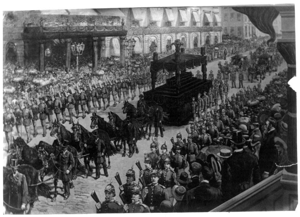 Horse-drawn catafalque, Civil War veterans in parade, and spectators at funeral of Pres. Ulysses S. Grant. NYC LCCN2003677344