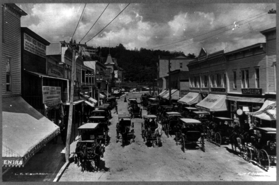 Horse-drawn vehicles on Main Street, Mackinac Island, Michigan LCCN97508422