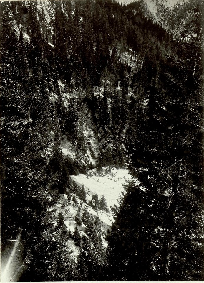 Horchposten, (6 Mann in Schneemänteln) (BildID 15464200)