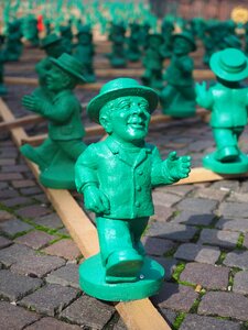 Friendly green men art