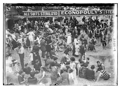 Hot day at Coney Island LCCN2014688306