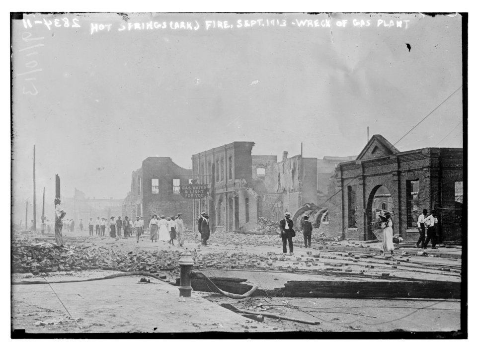 Hot Springs (Ark.), fire Sept, 1913 - wreck of gas plant LCCN2014694302