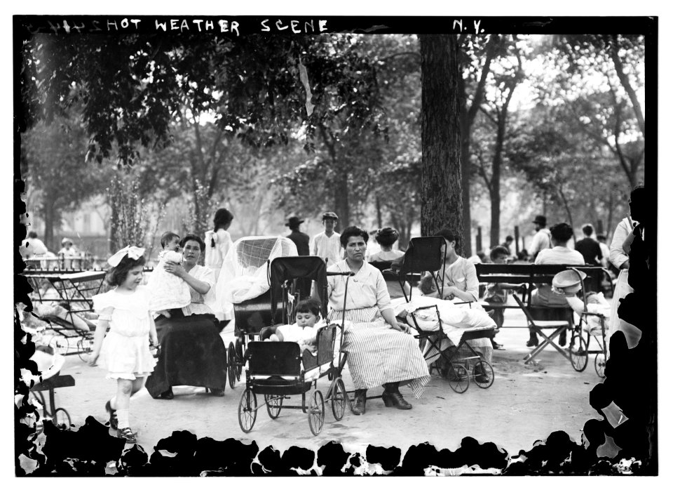 Hot weather scene LCCN2014690521