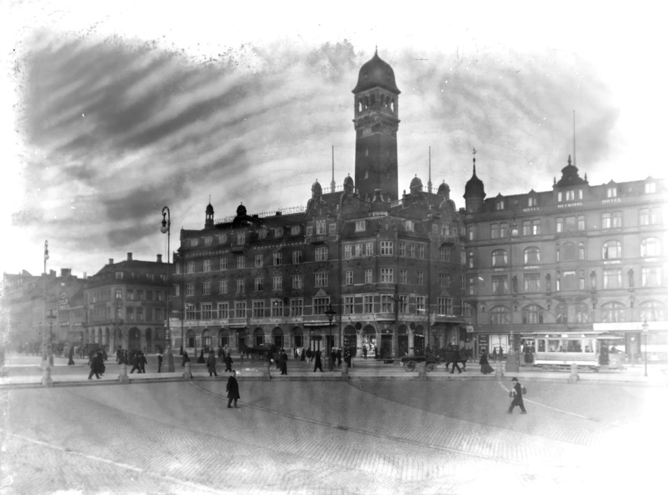 Hotel Bristil by Frederik Riise