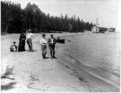 Hotel Champlain (in background). Beach, looking North LCCN2005677805
