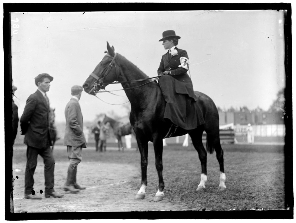 HORSE SHOWS. MRS. ALLEN POTTS, DRIVING AND RIDING LCCN2016863556
