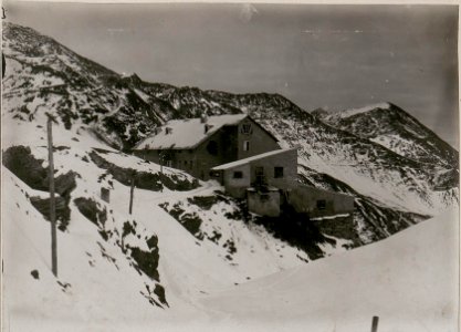 Hotel Ferdinandshöhe mit einem 12 cm-Treffer (BildID 15735516)