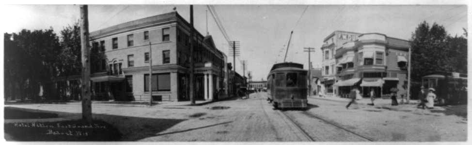Hotel Hilton, East Grand Ave., Beloit, Wisconsin-Car no. 405 of the Beloit Traction Co. in center; portion of car no. 407 at extreme right LCCN97504012