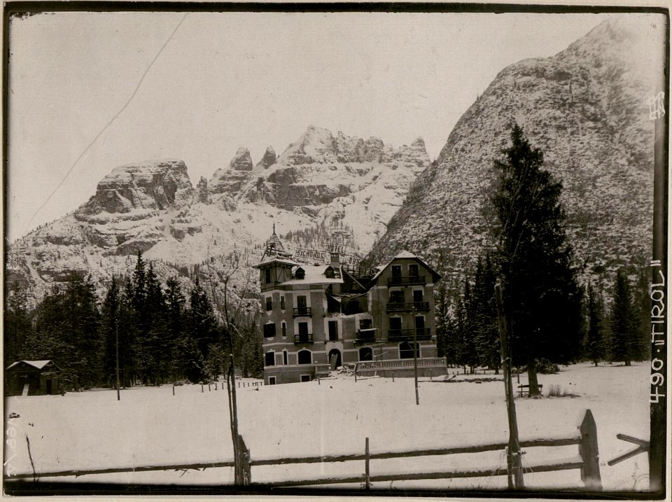 Hotel Siegmundsbrunn mit Rauchkofel und Mte Cristallino (BildID 15730570)