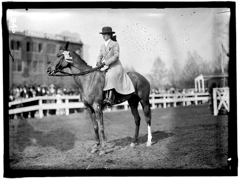 HORSE SHOWS. UNIDENTIFIED WOMAN LCCN2016863329