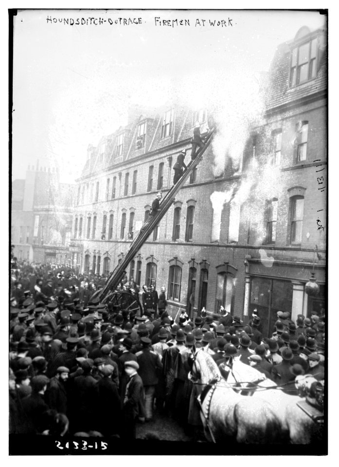 Hounsditch outrage, Firemen at work LCCN2014688927