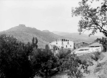 Hostal de Basella i poble d'Aguilar vistos des de Pobla Soles (cropped)