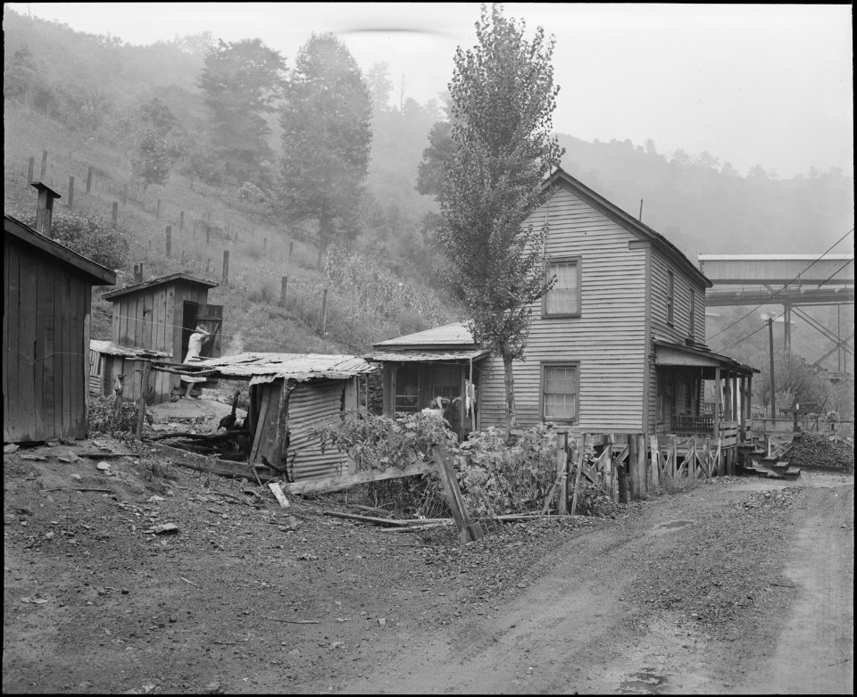 House and privies. Raven Red Ash Coal Company, No. 2 Mine, Raven, Tazewell County, Virginia. - NARA - 541069