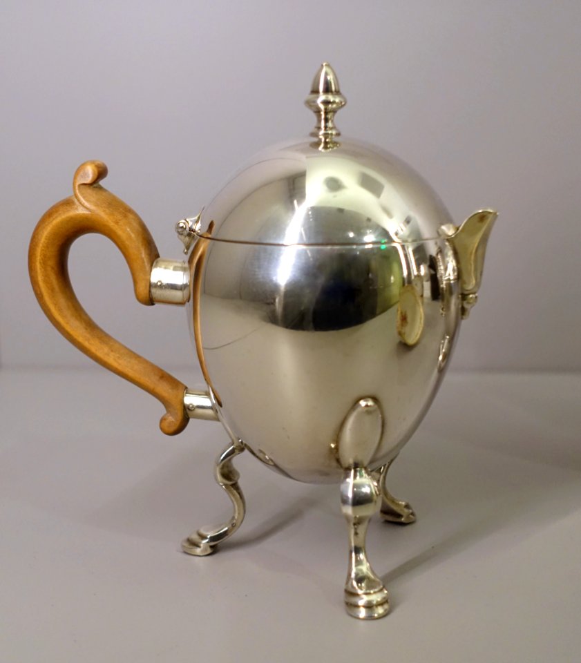 Hot-Milk Jug, Alexander Kincaid, Scottish, 1727-1728, silver, fruitwood - Fogg Art Museum, Harvard University - DSC01329