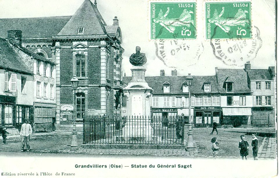 Hotel de France - GRANDVILLIERS - Statue du Général Saget
