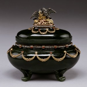 House of Fabergé - Urn with Cover - Walters 57913 - Profile