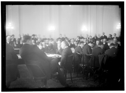 HOUSE OF REPRESENTATIVES COMMITTEES. COMMITTEE TO INVESTIGATE THE ALLEGED DIVULGENCE OF PRESIDENT'S NOTE TO BELIGERENT POWERS, POPULARLY CALLED 'LEAK HEARINGS.' TUMULTY, CENTER, TESTIFYING; LCCN2016867075