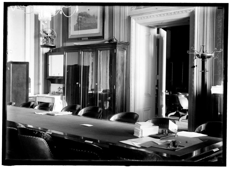 HOUSE OF REPRESENTATIVES COMMITTEES. POST OFFICE AND POST ROADS. COMMITTEE ROOM LCCN2016864679