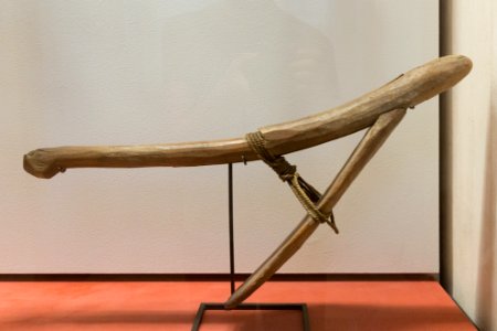 Houe à soc arrondi - Louvre - N 1394