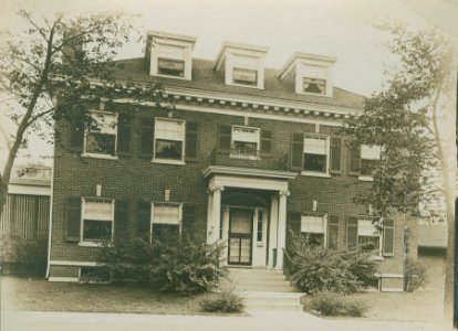 House, Illinois, early 20th century (NBY 902) photo