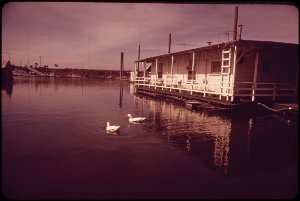 Houseboat-on-the-columbia-slough-051973 4272334660 o