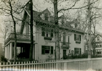 House, Winnetka, Illinois, early 20th century (NBY 592) photo