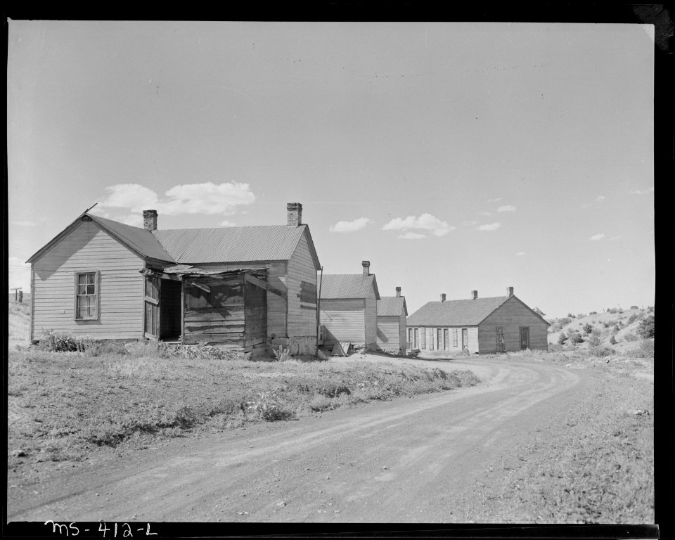 Houses in company housing project. Huerfano Coal Company, Ludlow Mine, Ludlow, Las Animas County, Colorado. - NARA - 540402