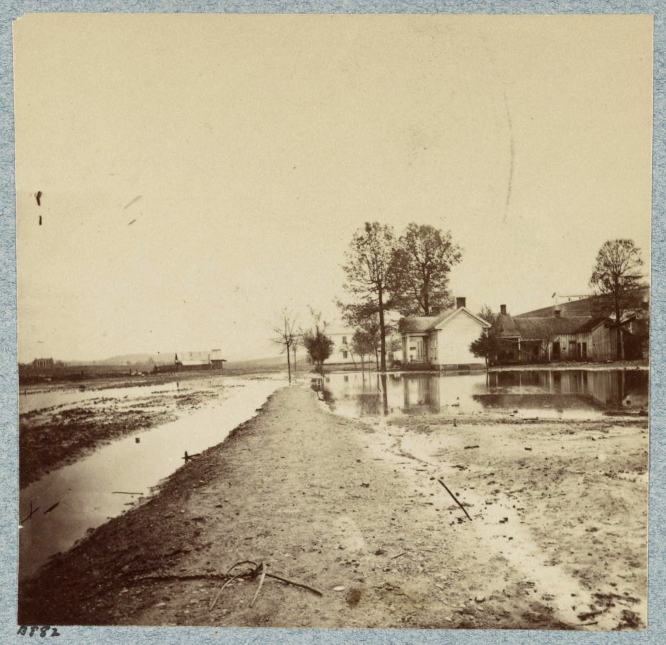 Houses in flooded area LCCN2012649394