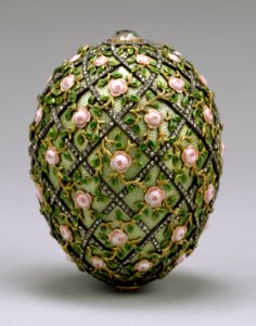 House of Fabergé - Rose Trellis Egg - Walters 44501 (cropped)