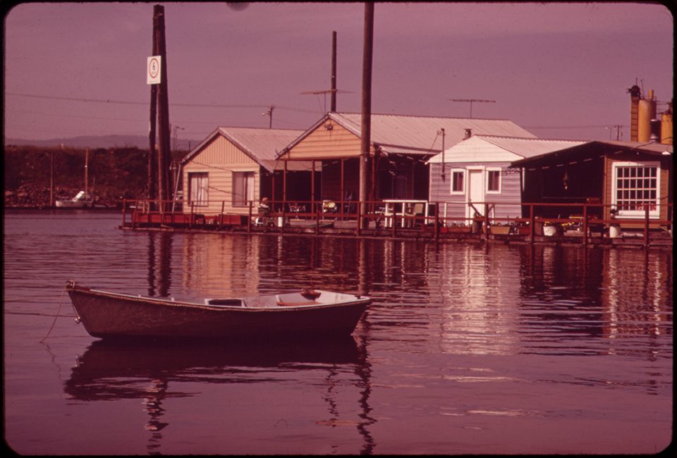 Houseboats-on-the-columbia-river-slough-051973 4272323302 o