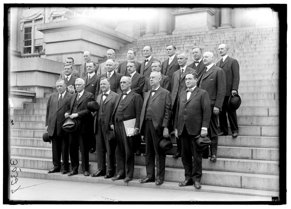 HOUSE OF REPRESENTATIVES. COMMITTEES. NAVAL AFFAIRS. ON NAVY DEPT. STEPS. FRONT- RIORDAN, DANIEL JOSEPH, OF NY; BUTLER, THOMAS STALKER OF PA; SEC. JOSEPHUS DANIELS; PADGETT, LEMUEL PHILLIPS, LCCN2016869967