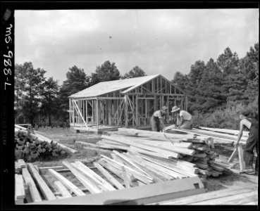 Houses under construction on Site D. These houses will be sold to miners by this company. Alabama Power Company... - NARA - 540642