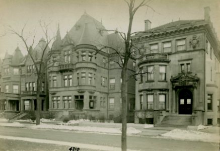 Houses, Chicago, early 20th century (NBY 824)