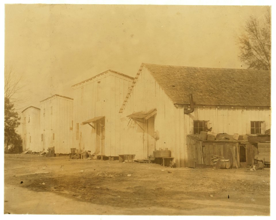 Housing conditions of the white workers in Varn & Platt Canning Co. LOC nclc.01023