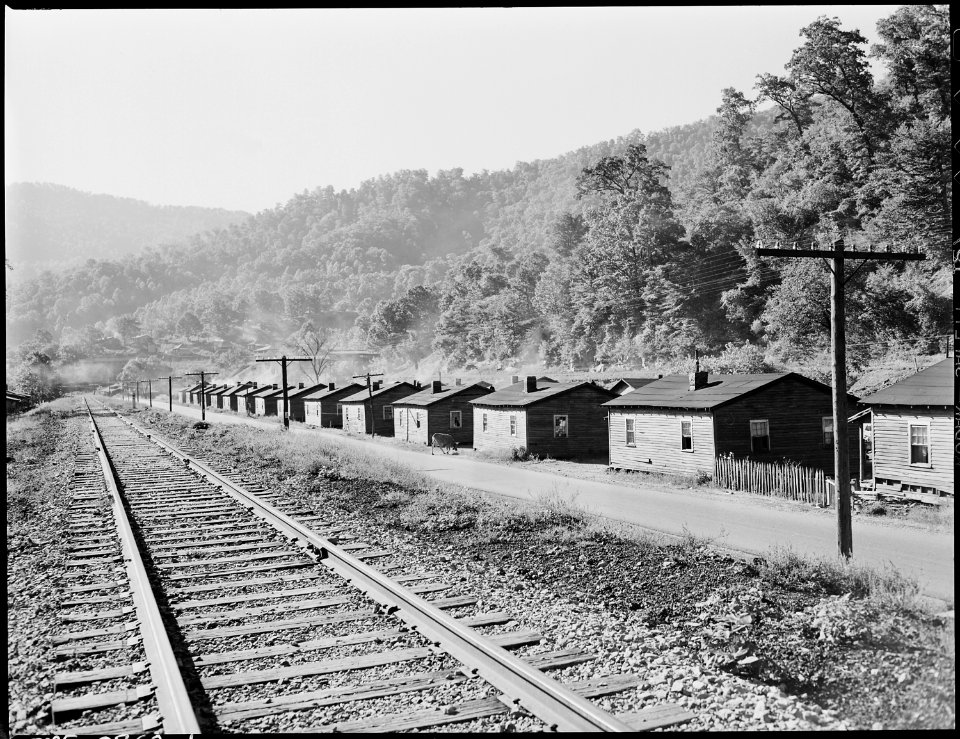 Housing for miners owned and rented privately by Mrs. S. E. Bennett, owner of Benito Mine, Benito, Kentucky Benito... - NARA - 541391