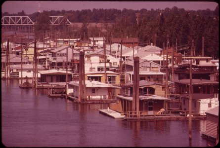 Houseboats-on-the-columbia-river-slough-near-the-interstate-5-freeway-and-industrial-area-in-background-is-the-interstate-bridge-which-connects-portland-with-vancouver-washington-051973 4271577049 o