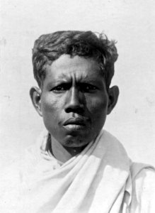 Hovaman från Ambodimanga. framifrån. Mahajanga. Madagaskar - SMVK - 001692
