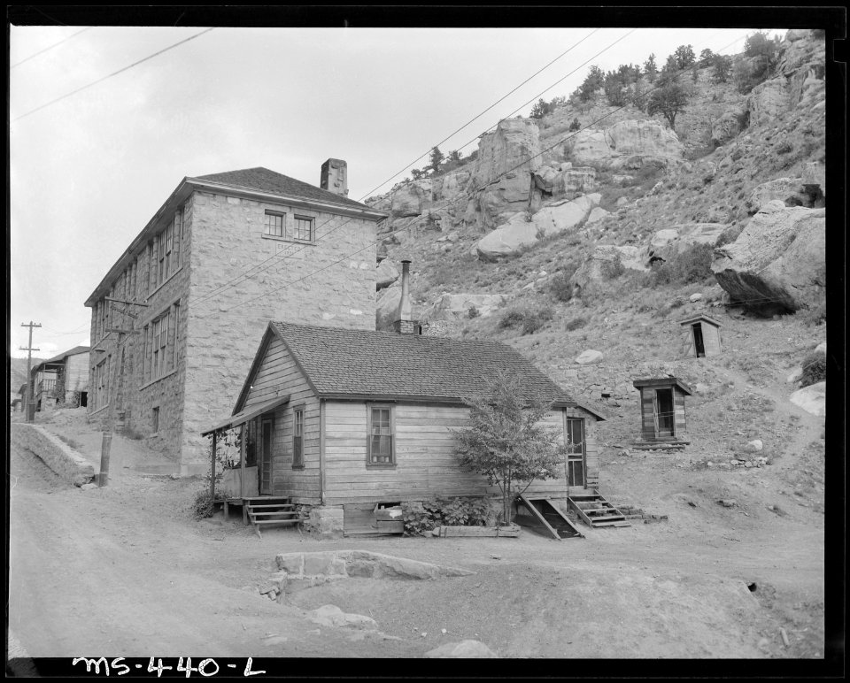 Houses owned by Mrs. Rain, company collects rent for them. Hi Heat Coal Company, Rains ^2 Mine, Rains, Carbon County... - NARA - 540413