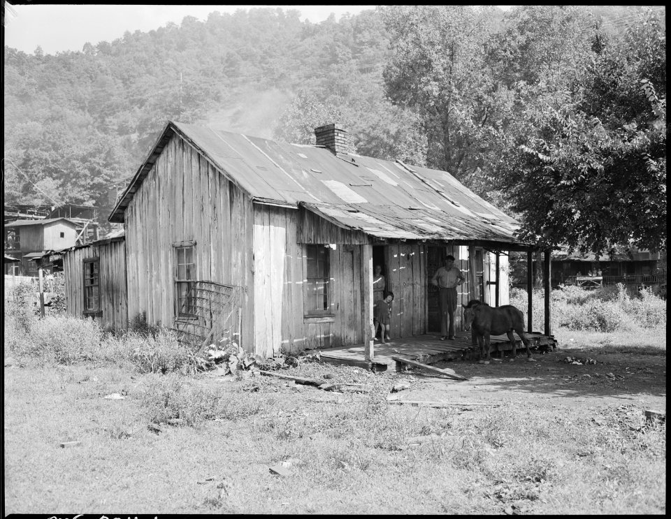 Houses which are rented to miners by an estate, they were formerly the property of a coal mining company. Cary, Bell... - NARA - 541183