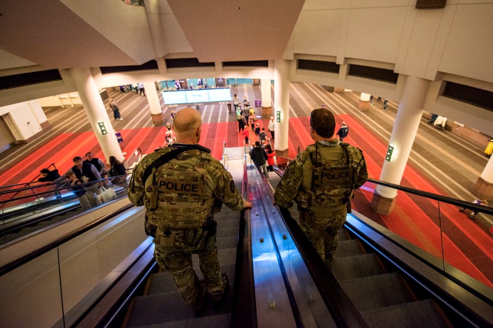 HSI SRT Security at the Minneapolis Convention Center (39126026155)
