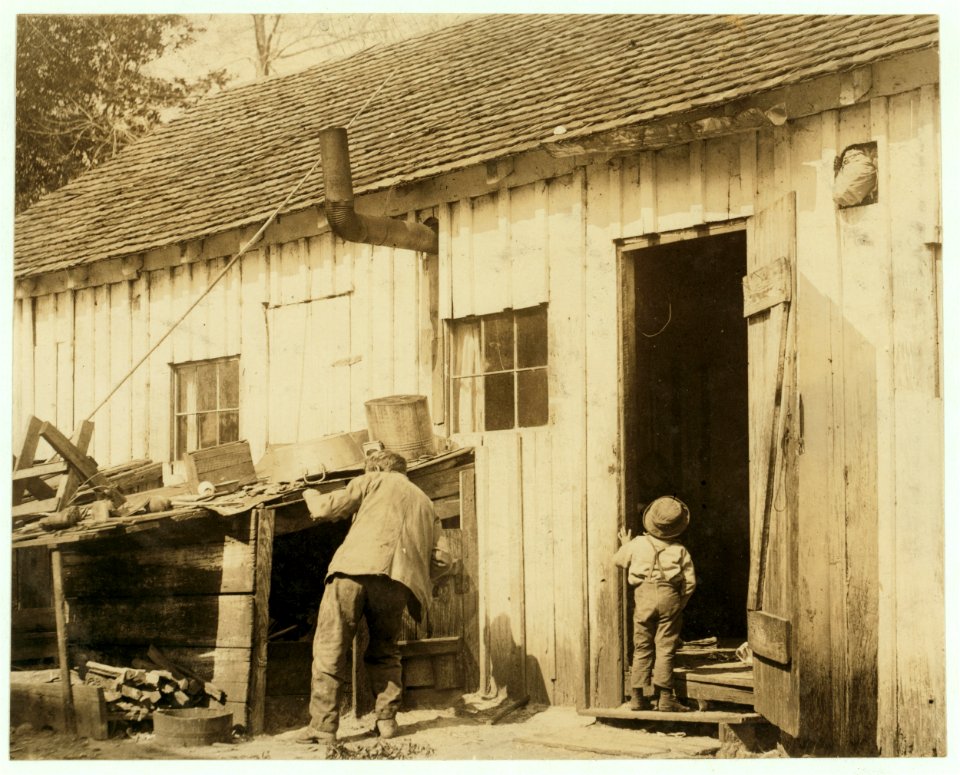 Housing Conditions of the white workers in Varn & Platt. LOC nclc.01028